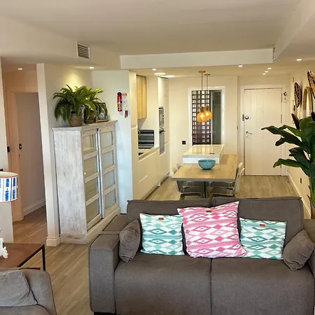Beautiful Penthouse On Golden Mile, Near *