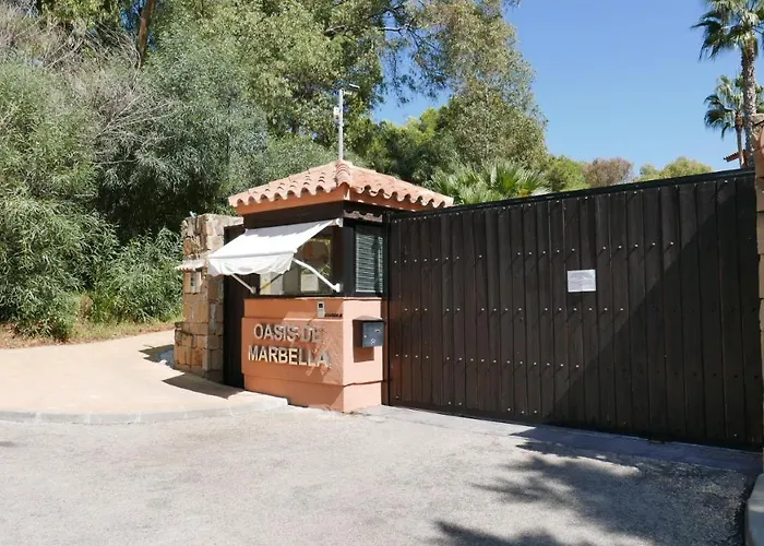 Beautiful Penthouse On Golden Mile, Near *